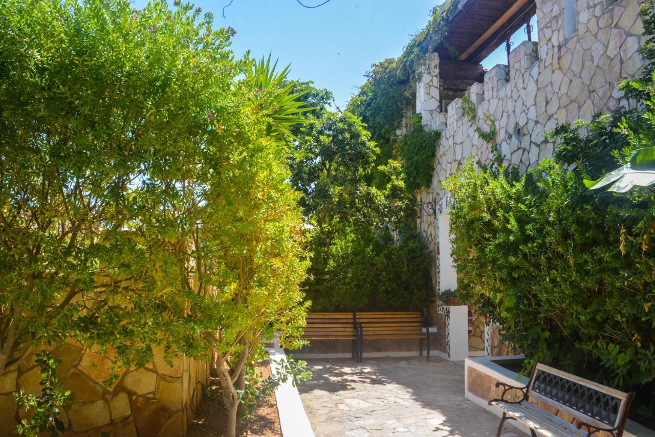 Residence Il Castello Лампедуза Экстерьер фото