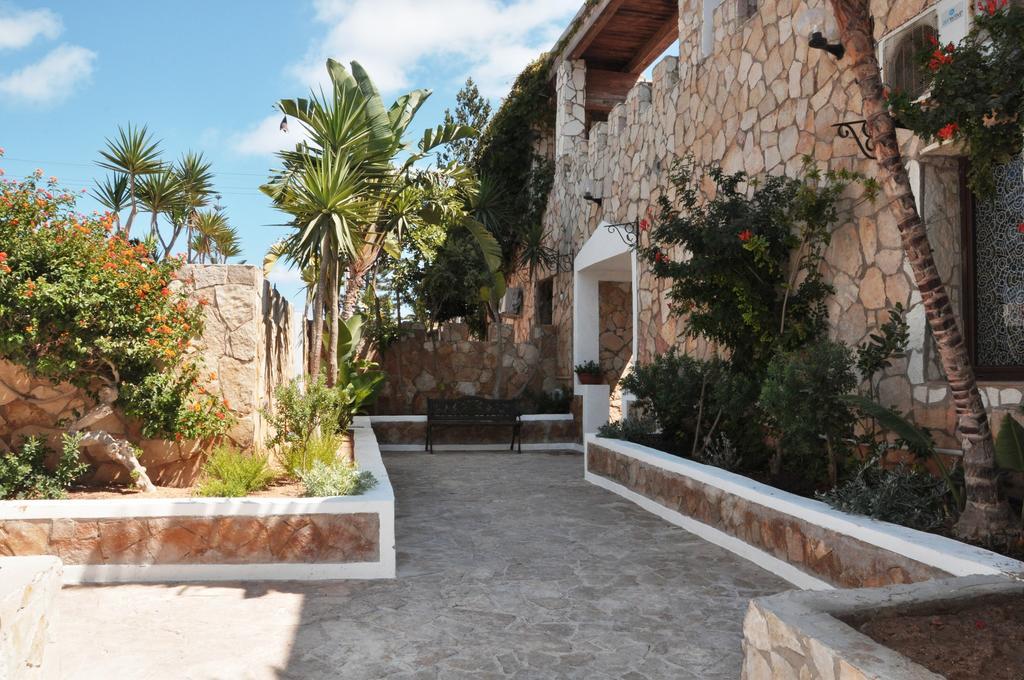 Residence Il Castello Лампедуза Экстерьер фото
